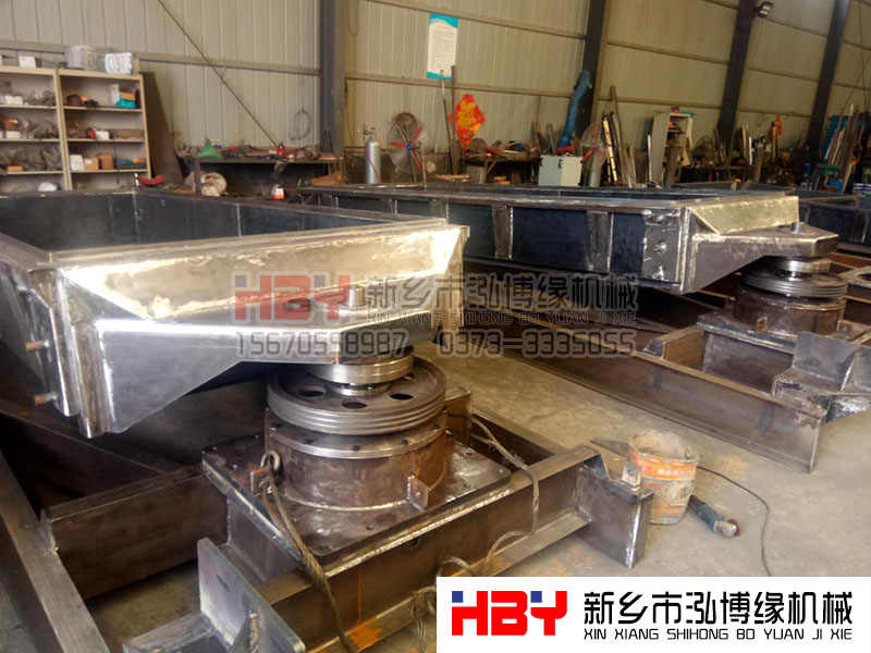 湖北十堰兩臺鈣粉平面回轉(zhuǎn)篩正在加緊制作當中！??！請客戶耐心等待
